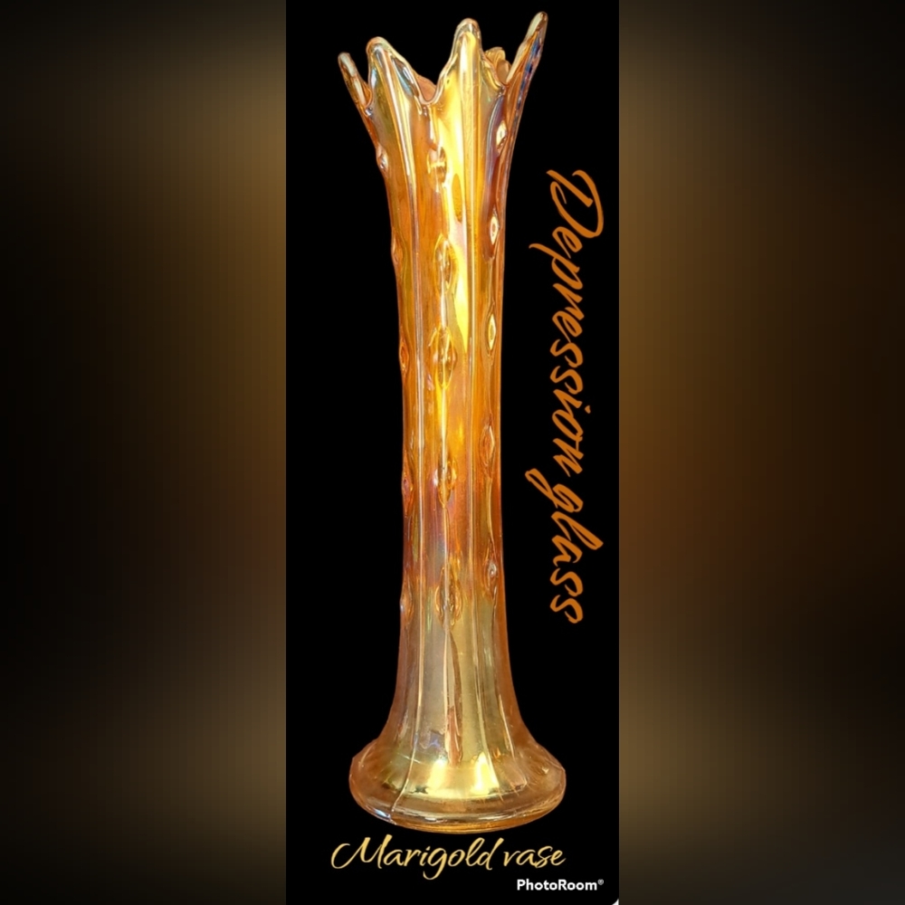 Antique 1940s depression glass vase